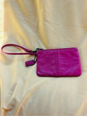 Y2K vintage coach Fuchsia Leather Wristlet Clutch - Women Bags